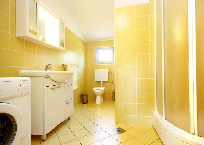 Apartamento Family Friendly Seaside Prizba, Korcula - 10061 *