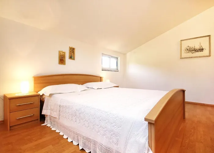 Apartamento Family Friendly Seaside Prizba, Korcula - 10061 *