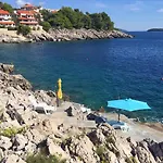 Family Friendly Seaside Prizba, Korcula - 10061 アパート