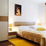 Family Friendly Seaside Prizba, Korcula - 10061 プリズバ
