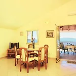 Family Friendly Seaside Prizba, Korcula - 10061 アパート