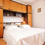 アパート Family Friendly Seaside Prizba, Korcula - 10061 プリズバ