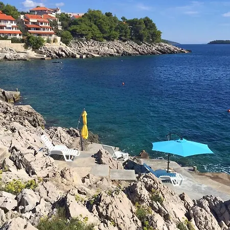 Family Friendly Seaside Prizba, Korcula - 10061 アパート