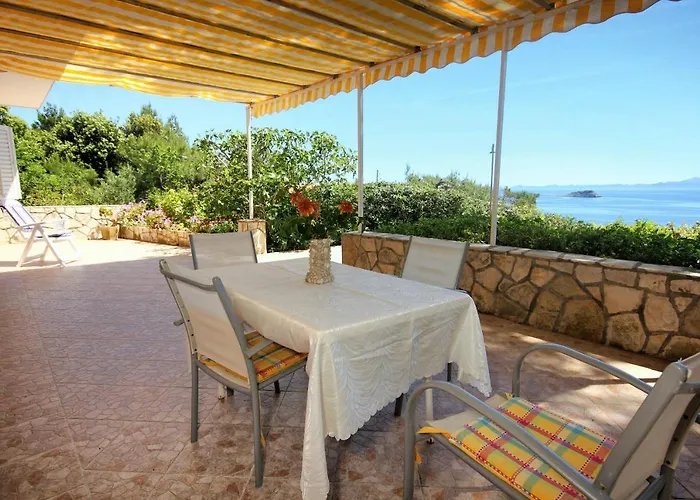 Family Friendly Seaside Prizba, Korcula - 10061 아파트