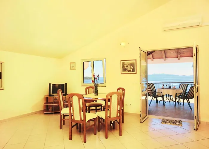Family Friendly Seaside Prizba, Korcula - 10061 Appartamento